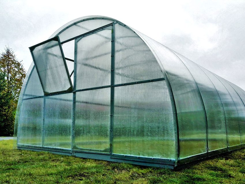 Seră din policarbonat